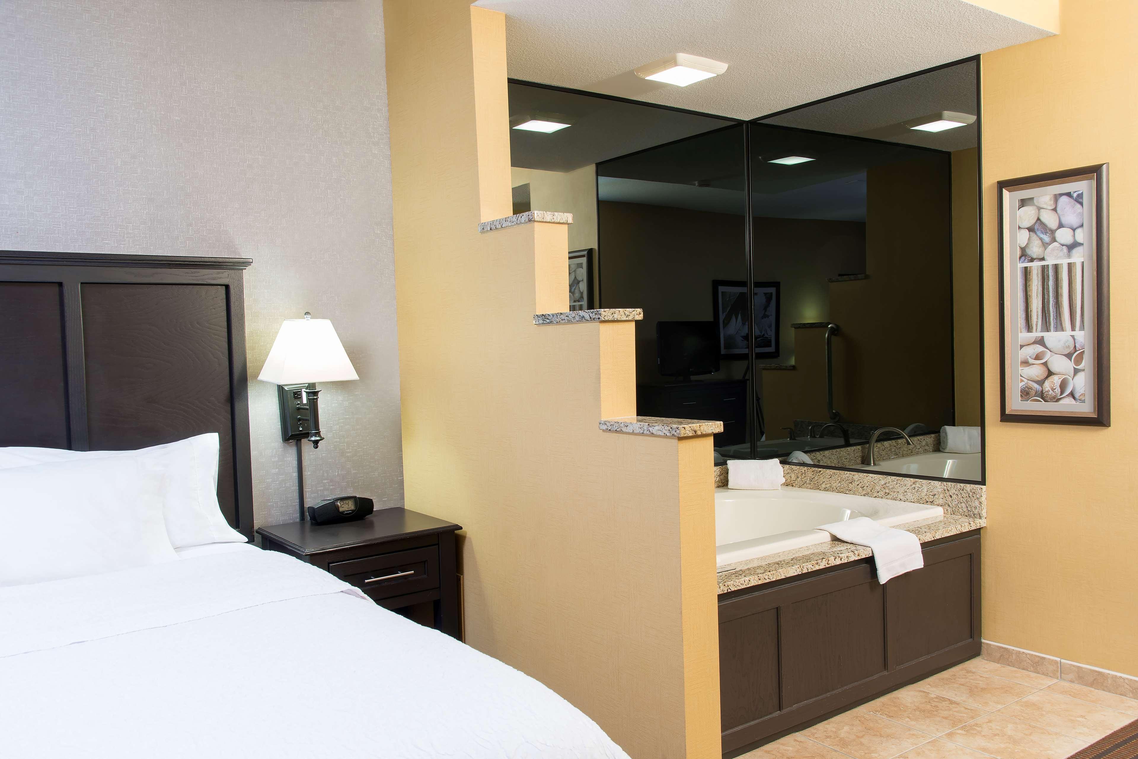 Hampton Inn Holland Eksteriør bilde