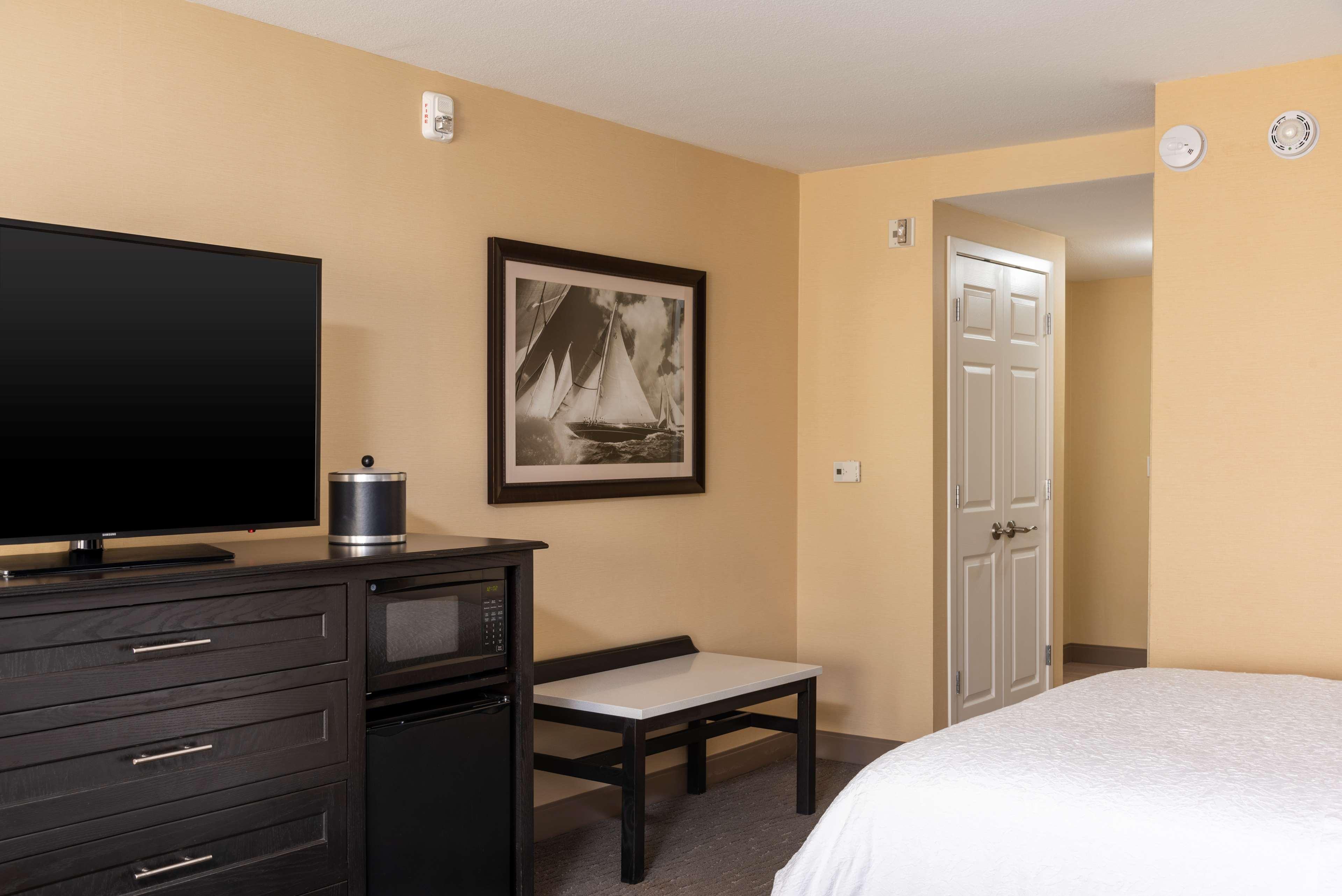 Hampton Inn Holland Eksteriør bilde