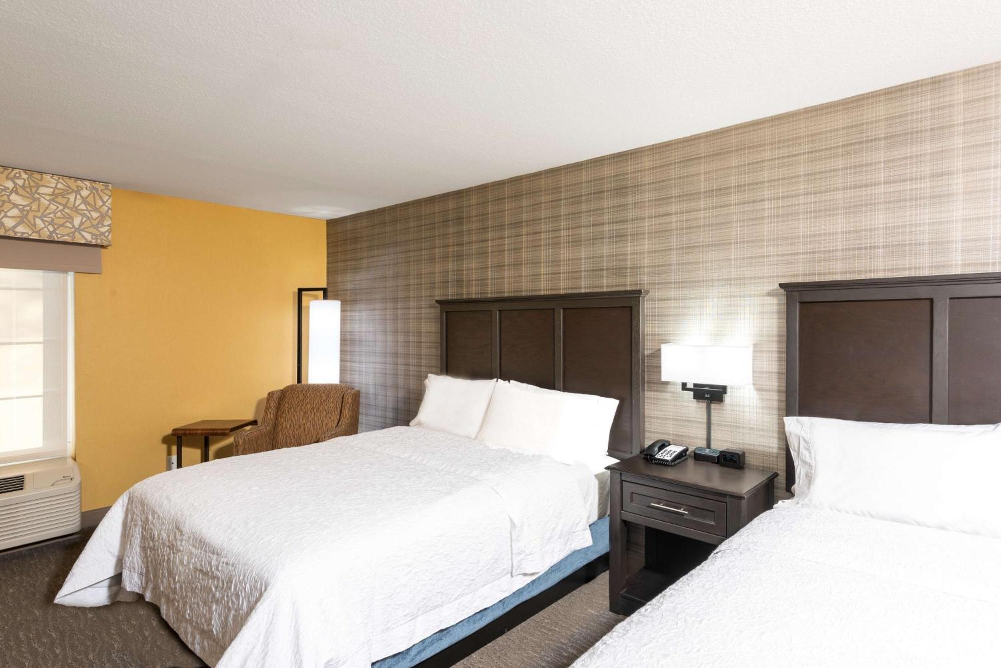 Hampton Inn Holland Eksteriør bilde