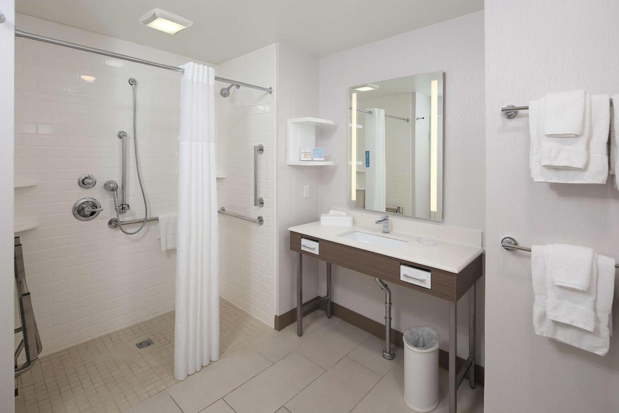 Hampton Inn Holland Eksteriør bilde