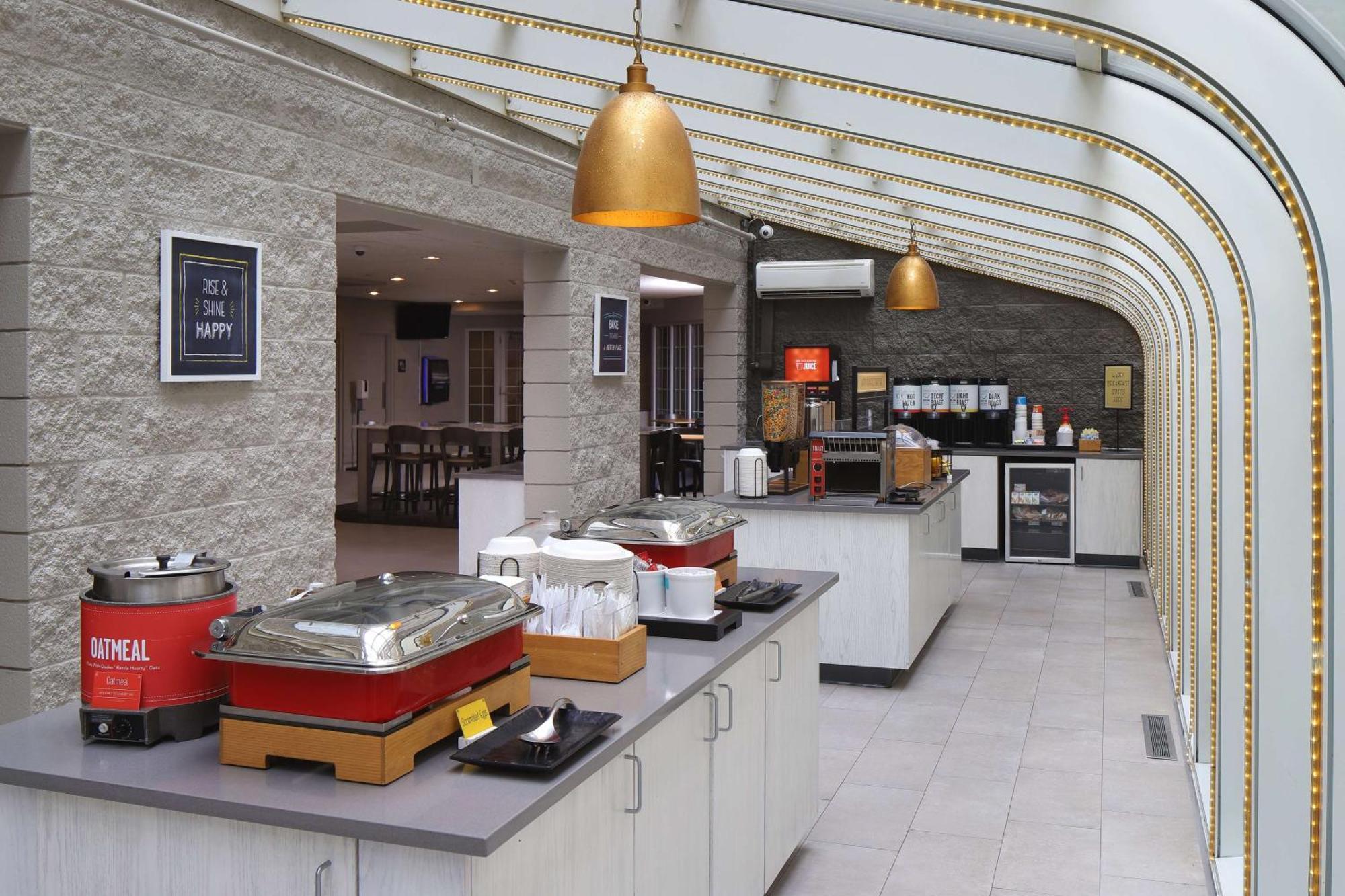 Hampton Inn Holland Eksteriør bilde